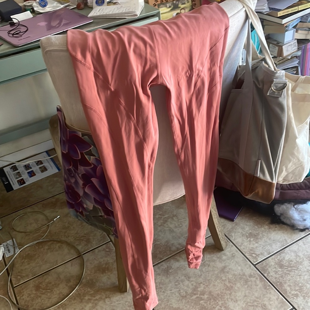 Pink size medium Gylder leggings. Great used condition.